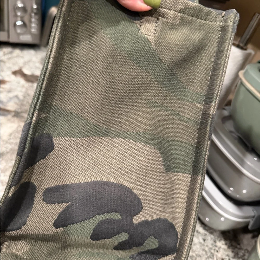 Marc Jacobs medium Green Camouflage Tote Bag - Picture 8 of 9